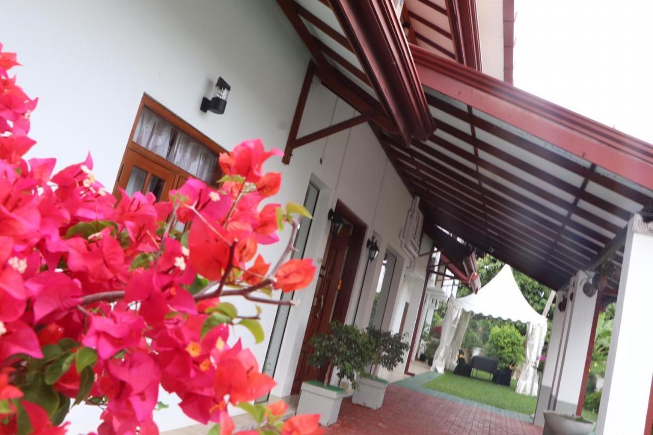 Ryan Residence & Restaurant Negombo Esterno foto