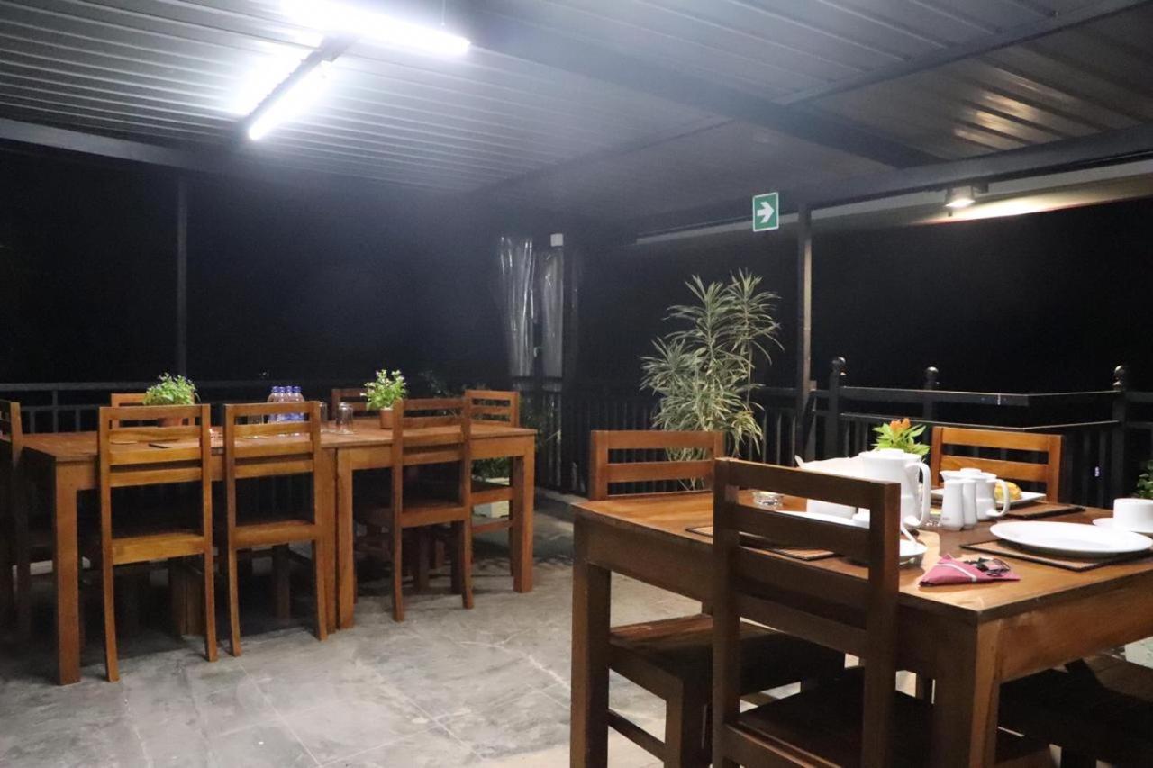 Ryan Residence & Restaurant Negombo Esterno foto